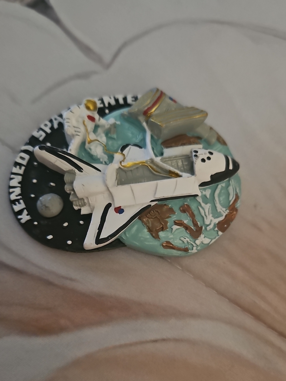 3D Kennedy space center Magnet W Ship  In Excellent Shape